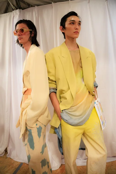 Look 8